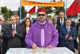 Image du Maroc Professionnelle de  Sa Majesté le Roi Mohammed VI, lance les travaux de construction d'un Centre de soins de santé primaires à Ain Chock à Casablanca - Fondation Mohammed V pour la Solidarité, le 24 Mai 2018 (Photo/ SPPR) via Jalilbounhar.com 